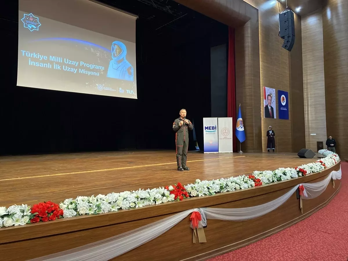 Türkiye'nin İlk Astronotu Alper Gezeravcı, Öğrencilerle Uzay Yolculuğunu Paylaştı